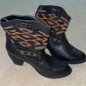 Booties with pattern top